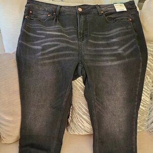 Terra & Sky ladies size 18W High Rise crop black distressed denim jeans. X2